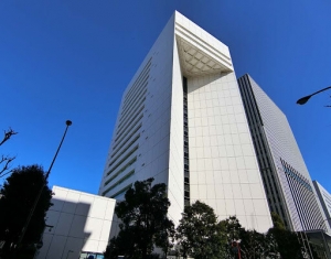 【年収650万円】福利厚生充実！在宅OK！年休120日！経理