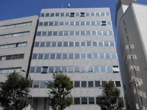 【年収550円】経理＊駅徒歩1分＊10時出社≪在宅ワークあり≫