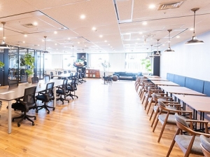 【年収500万円】年間休日120日以上！駅とほ5分！経理事務