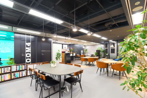 【年収400万円～】週1日在宅ワークOK！服装自由！時差出社あり！経理労務事務