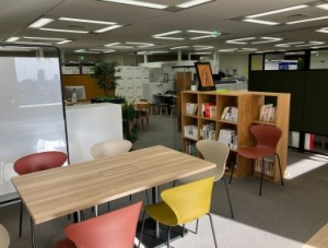 【年収500万円~】上場企業の経理が学べる!服装自由!在宅月5日OK!経理事務